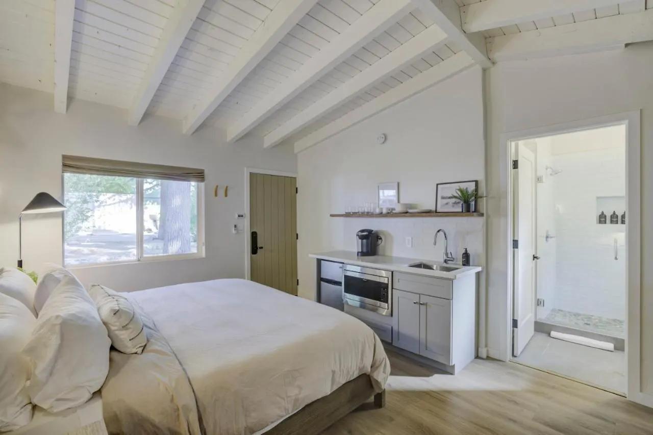 South Lake Chalet-Boutique Suite-Minutes To Heavenly & Lake Tahoe South Lake Tahoe