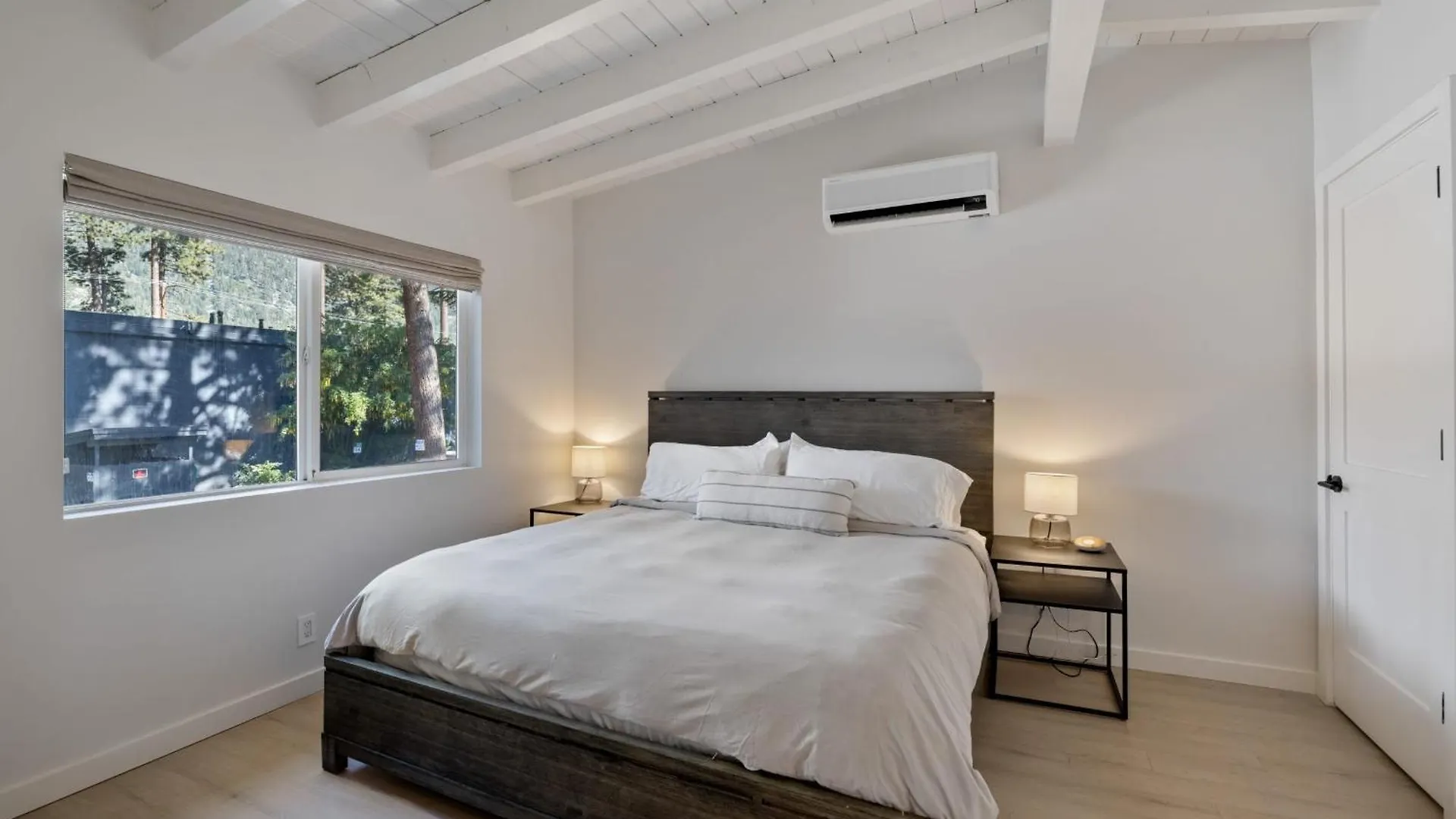 South Lake Chalet-Boutique Suite-Minutes To Heavenly & Lake Tahoe South Lake Tahoe