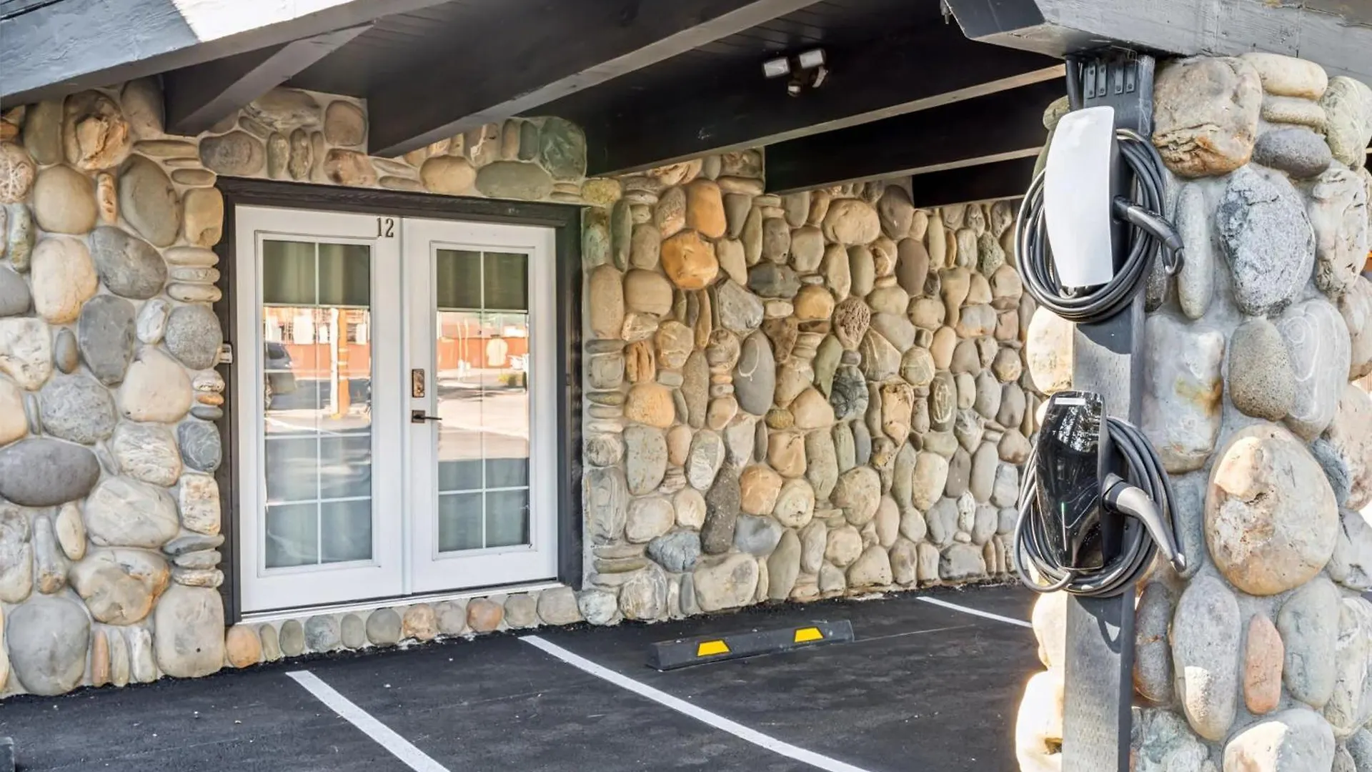 South Lake Chalet-Boutique Suite-Minutes To Heavenly & Lake Tahoe South Lake Tahoe